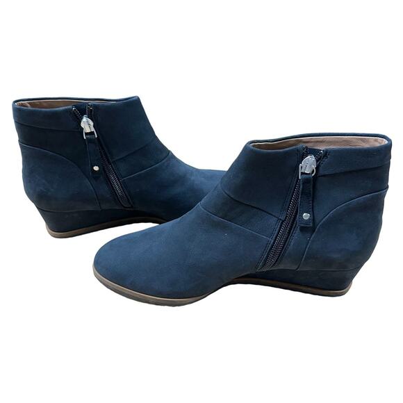 Linea Paolo NWOB Yuri Ankle Wedge Bootie Navy Blue Suede Size 6M Side Zip - Picture 5 of 8